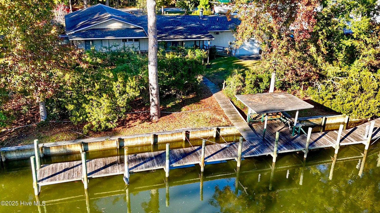 A Dockside Dream You Won’t Believe in the Village of Oriental